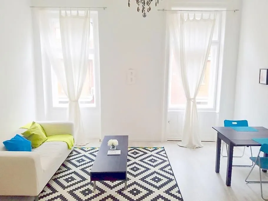 Bright And Cozy - City Center Apt Budapest Apartment