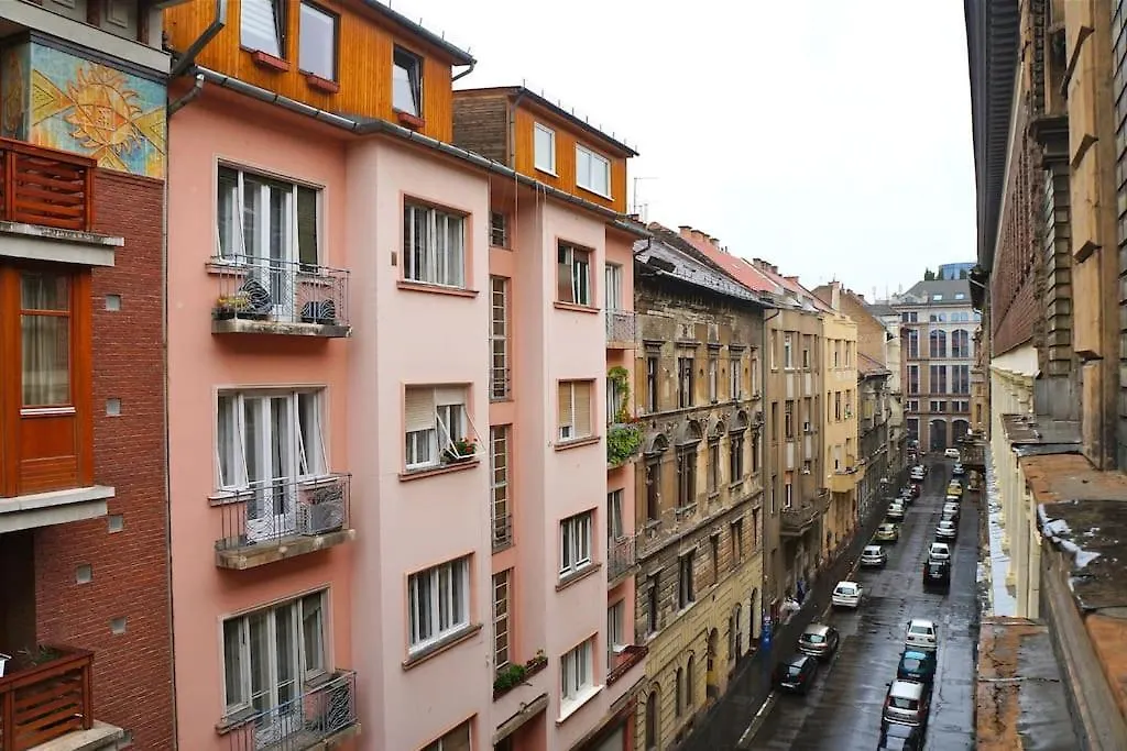 Bright And Cozy - City Center Apt Budapest Hungary